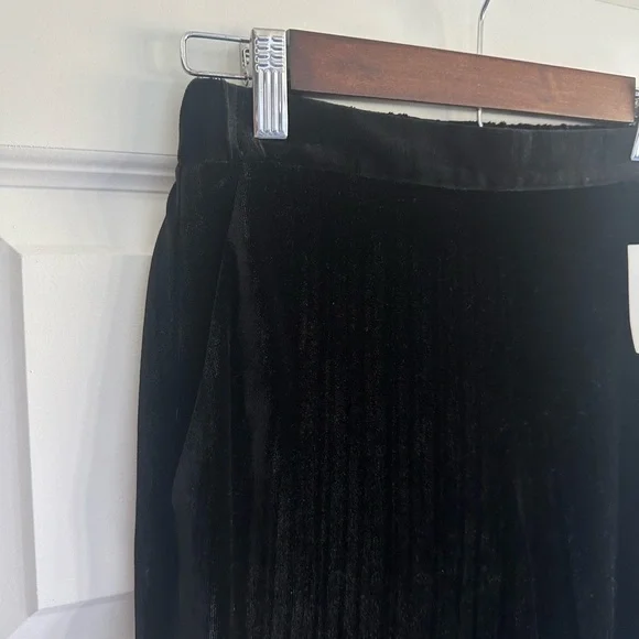 St. John Black Velvet Elastic Waist Pants